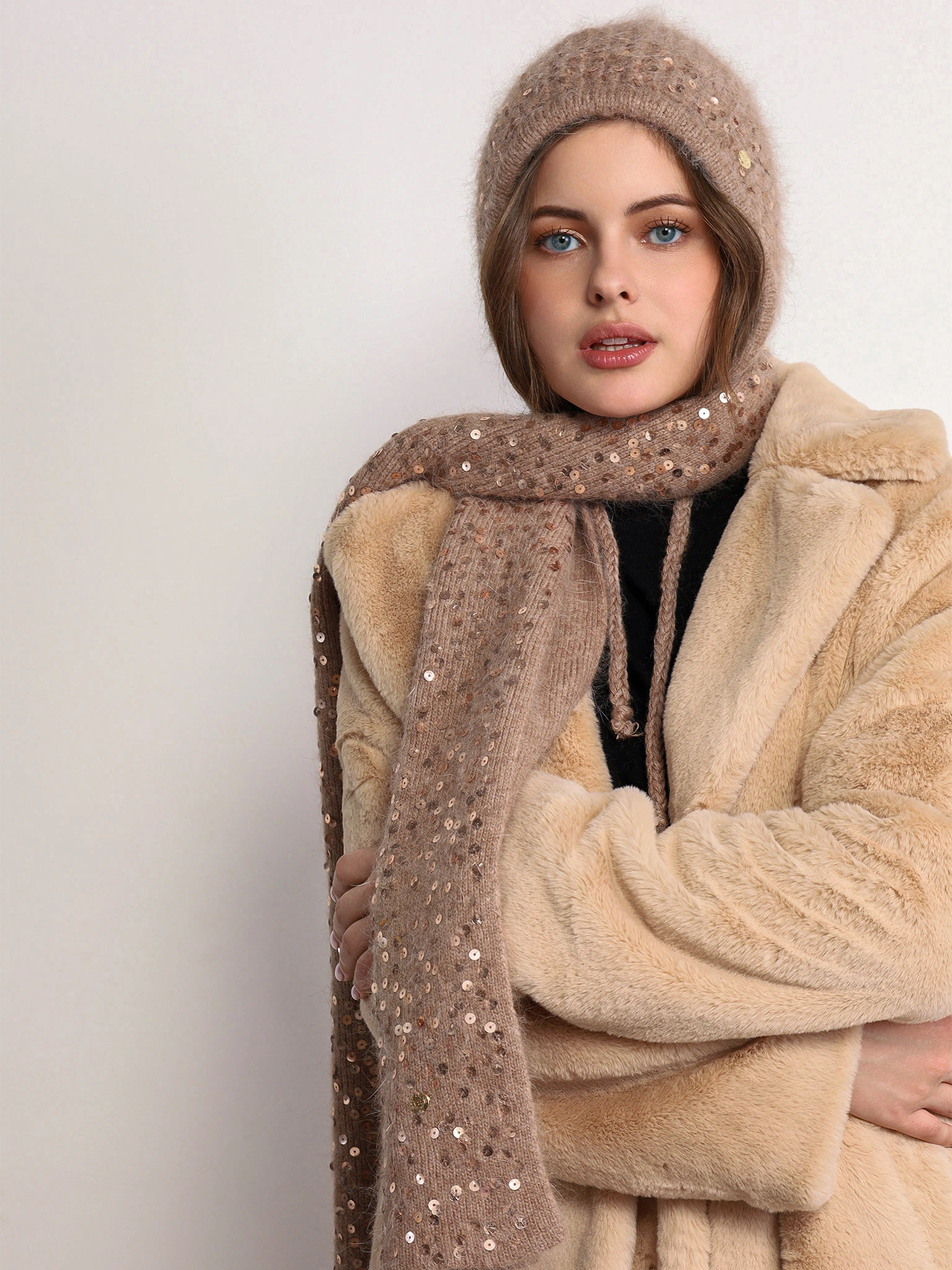 Шарф из ангоры и акрила с пайетками 